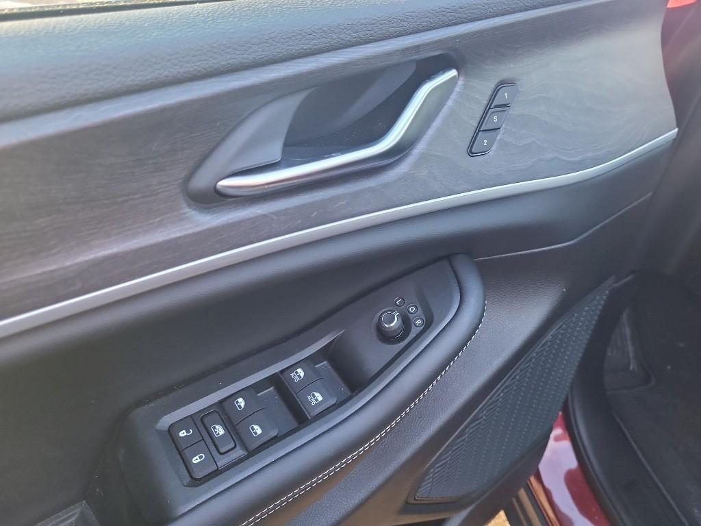 new 2025 Jeep Grand Cherokee car, priced at $52,343