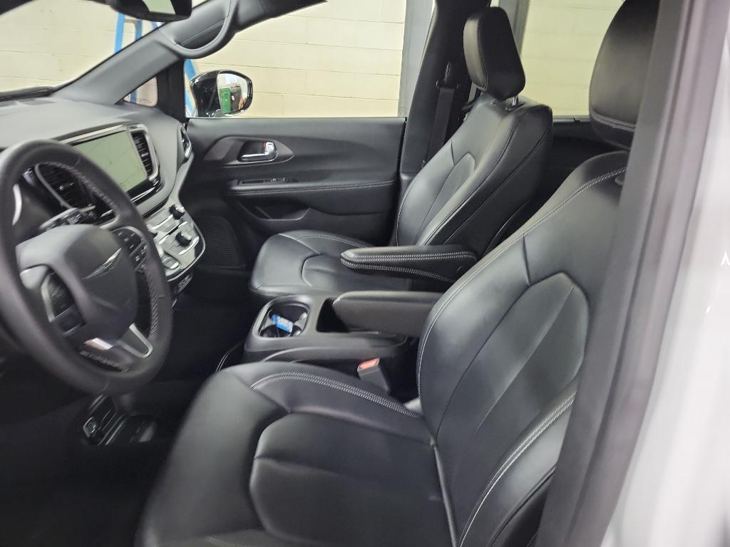 used 2025 Chrysler Pacifica car, priced at $32,880