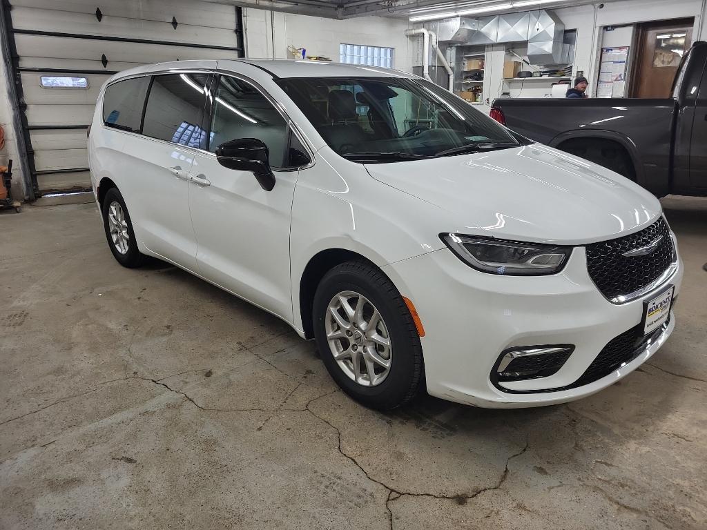 used 2025 Chrysler Pacifica car, priced at $32,880