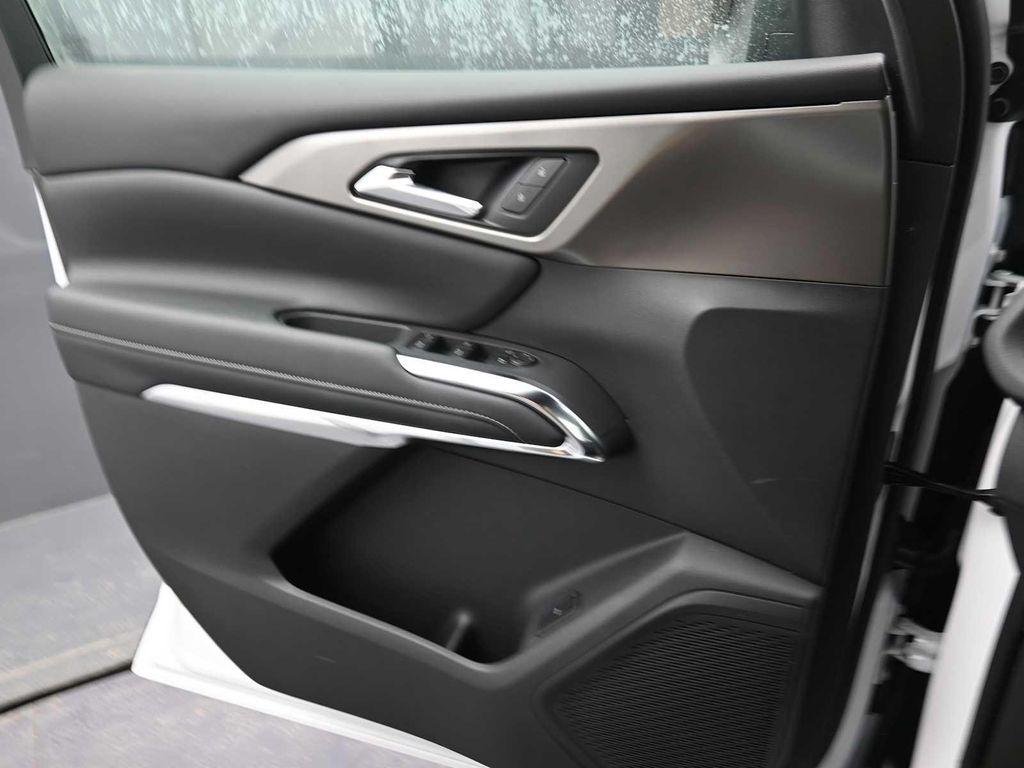 new 2026 Chevrolet Traverse car, priced at $45,795