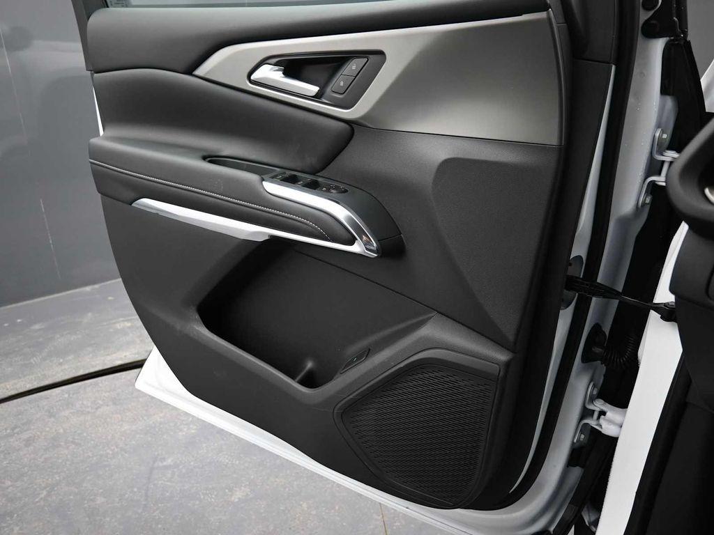 new 2026 Chevrolet Traverse car, priced at $45,795