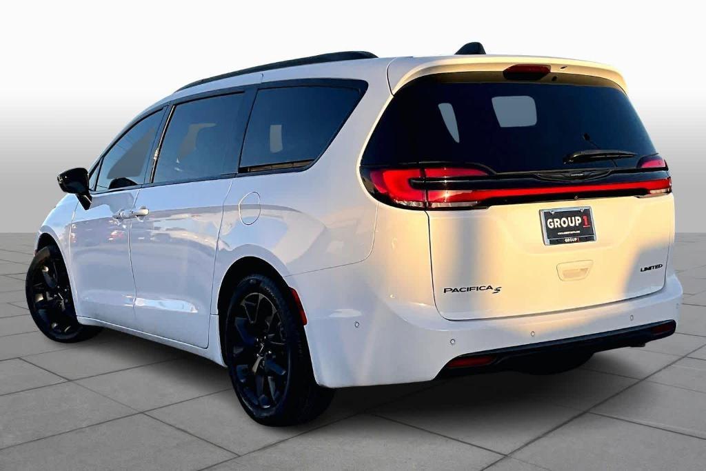 used 2024 Chrysler Pacifica car, priced at $31,622