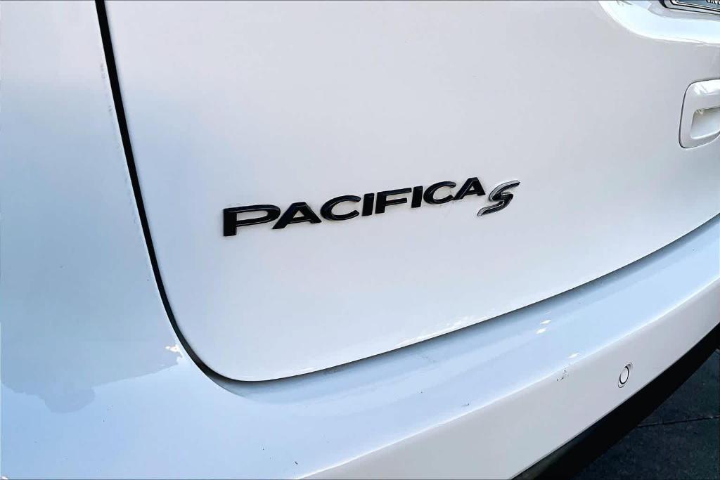 used 2024 Chrysler Pacifica car, priced at $31,622