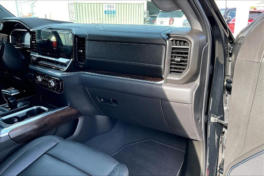 used 2024 GMC Sierra 1500 car, priced at $42,900