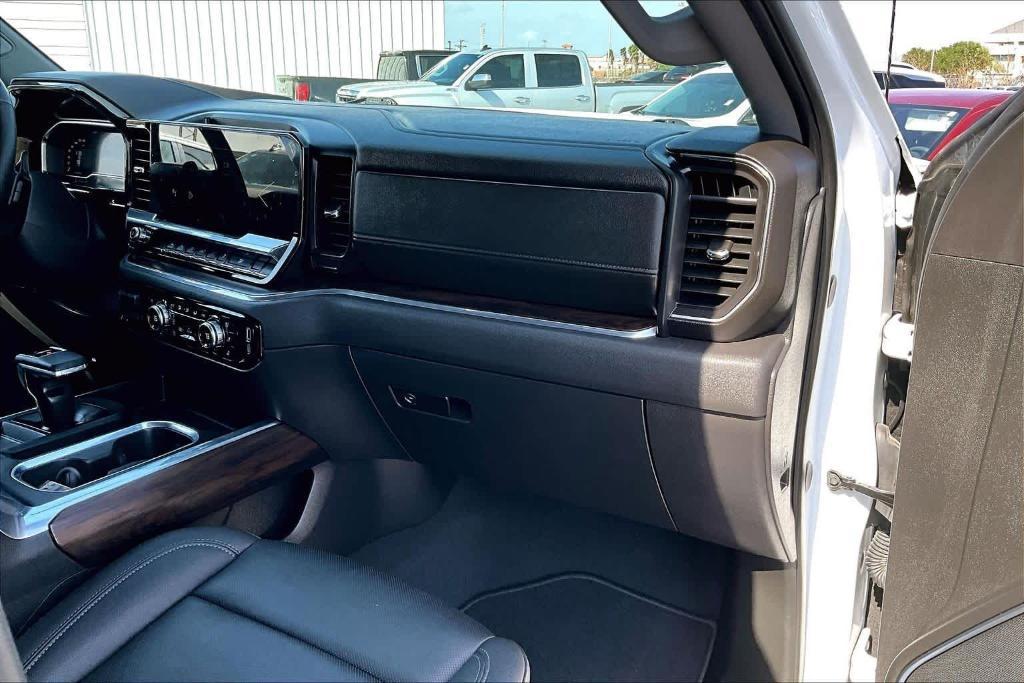 used 2024 GMC Sierra 1500 car, priced at $41,900