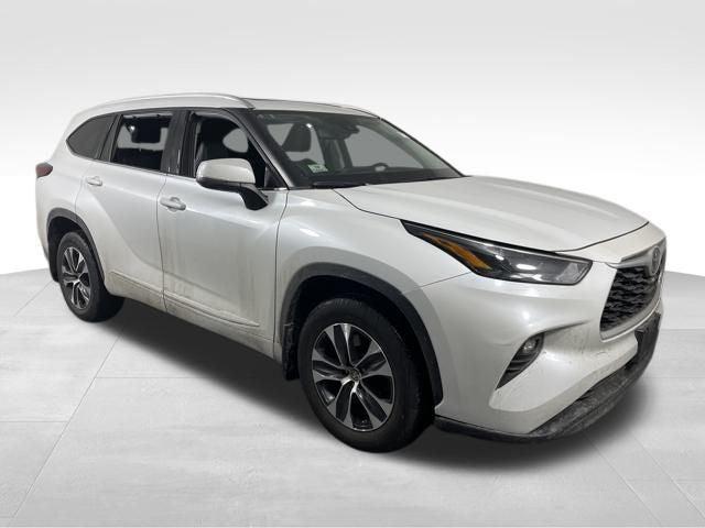 used 2022 Toyota Highlander car, priced at $33,150
