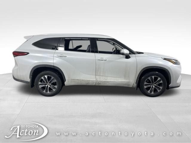 used 2022 Toyota Highlander car, priced at $33,150