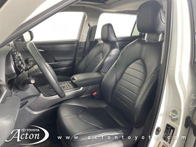 used 2022 Toyota Highlander car, priced at $33,150