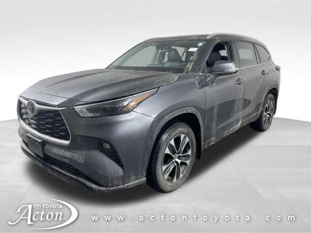 used 2022 Toyota Highlander car, priced at $36,500
