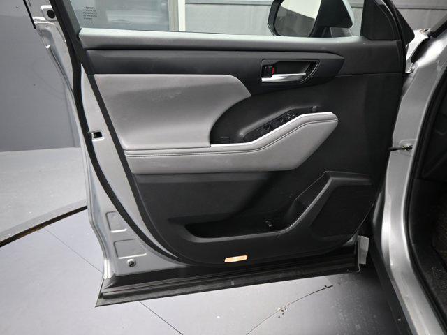 used 2021 Toyota Highlander car, priced at $31,891