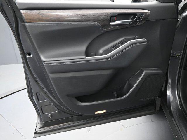 used 2023 Toyota Highlander car, priced at $37,891