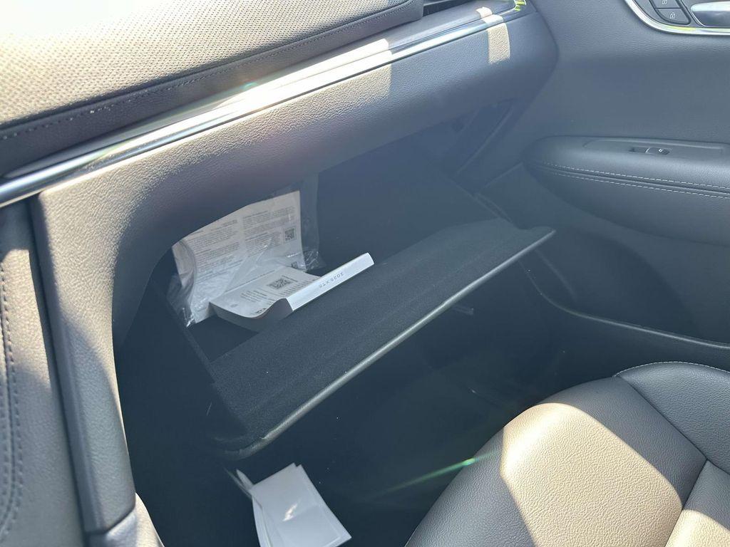 used 2025 Cadillac XT5 car, priced at $31,990