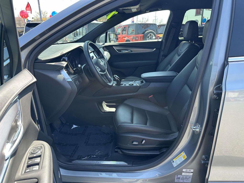 used 2025 Cadillac XT5 car, priced at $31,990