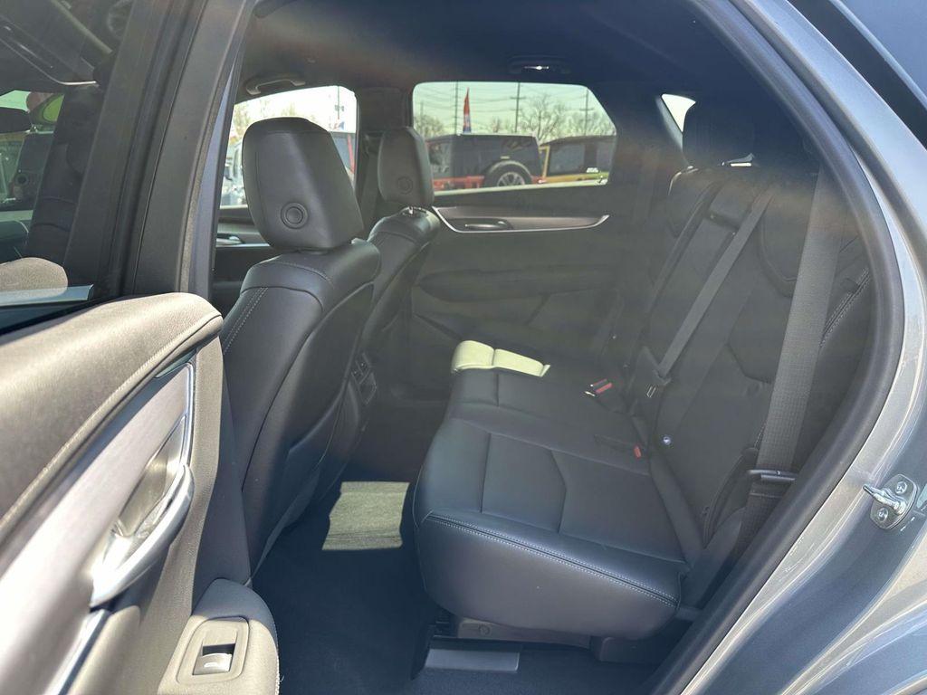 used 2025 Cadillac XT5 car, priced at $31,990