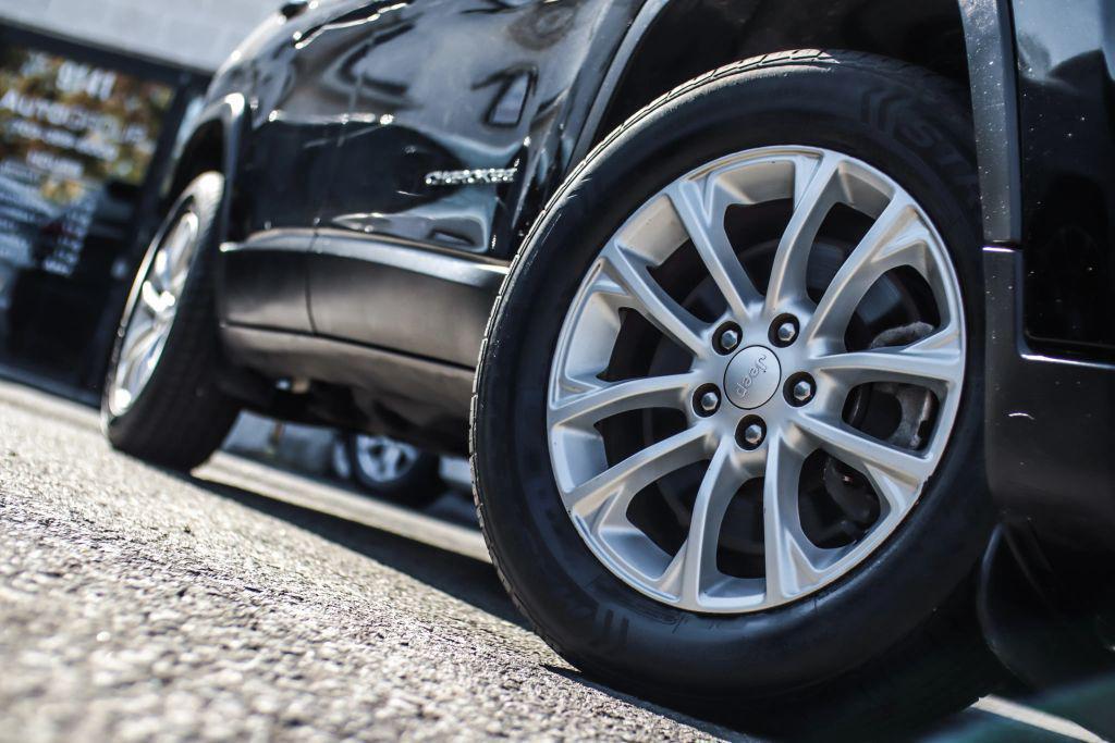 used 2020 Jeep Cherokee car, priced at $12,586