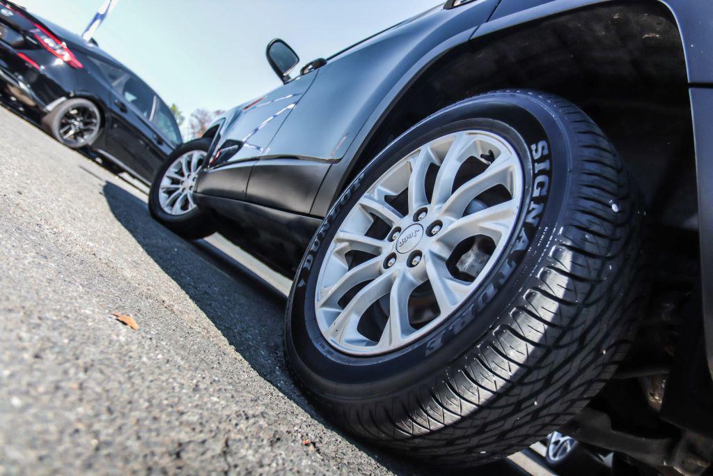 used 2020 Jeep Cherokee car, priced at $12,586