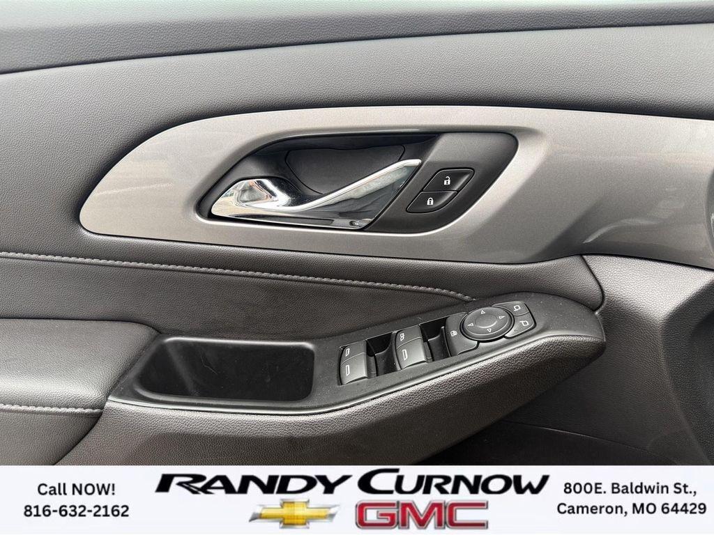used 2023 Chevrolet Traverse car, priced at $30,388