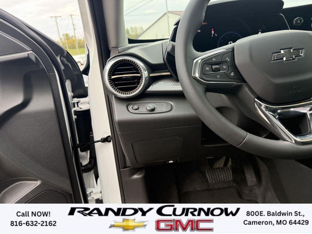 new 2025 Chevrolet Trax car, priced at $26,215