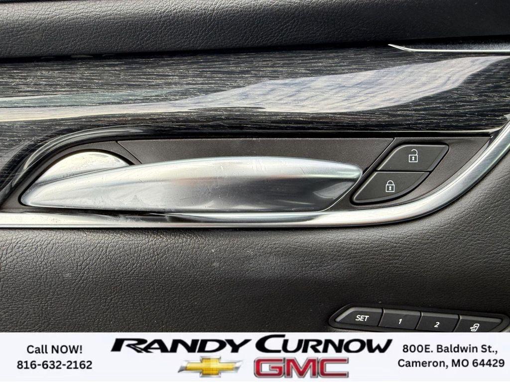 used 2022 Cadillac XT5 car, priced at $28,774