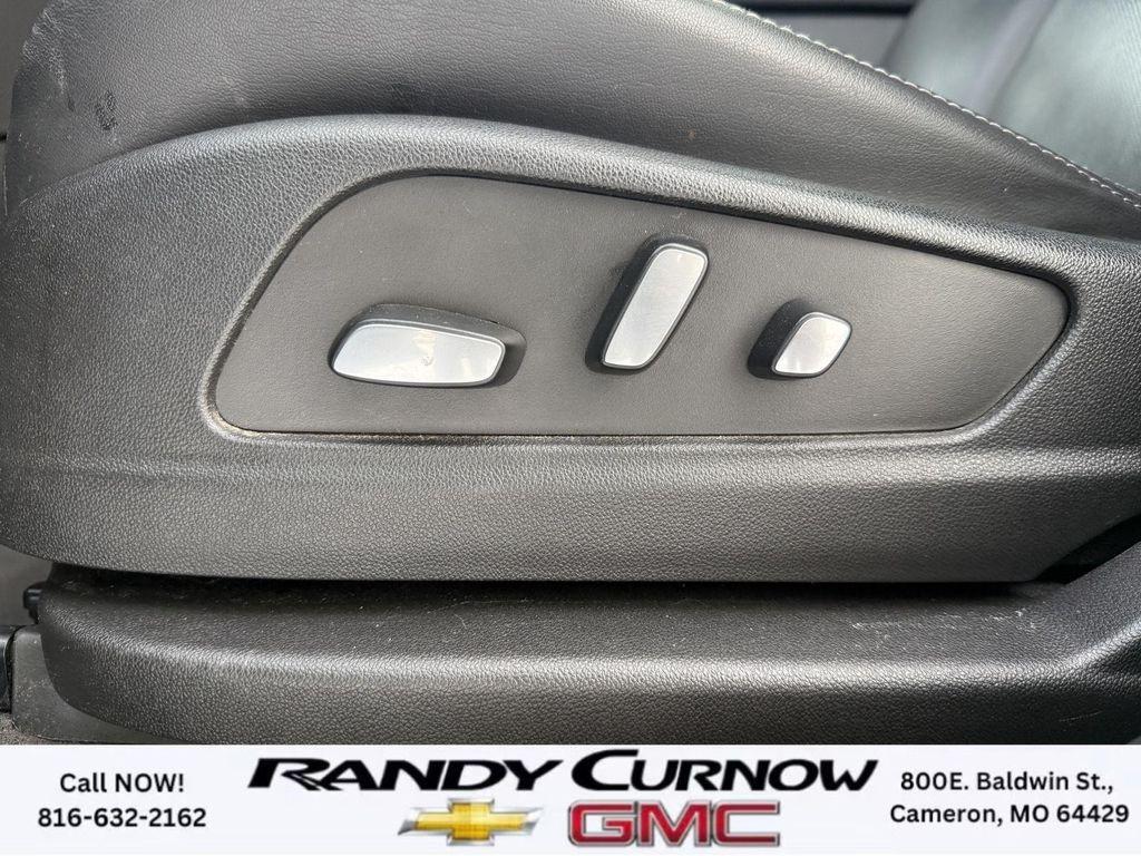 used 2022 Cadillac XT5 car, priced at $28,774