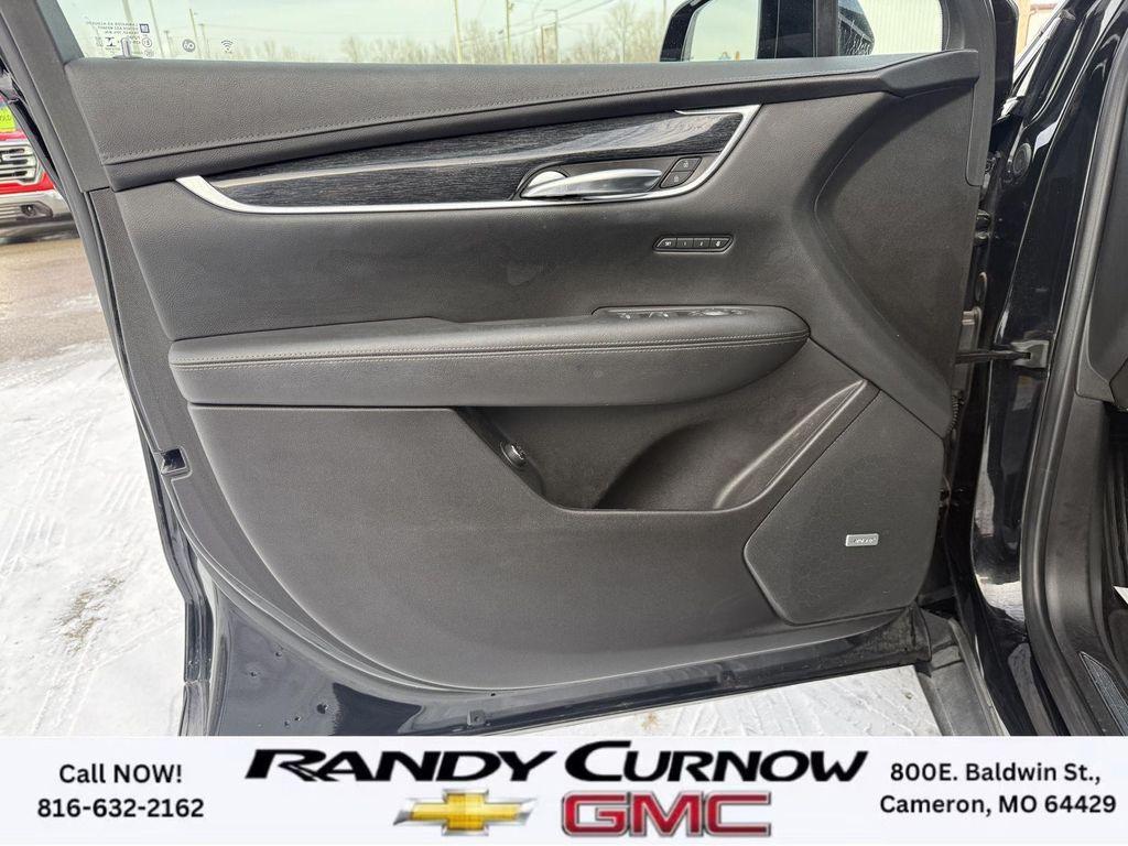 used 2022 Cadillac XT5 car, priced at $28,774