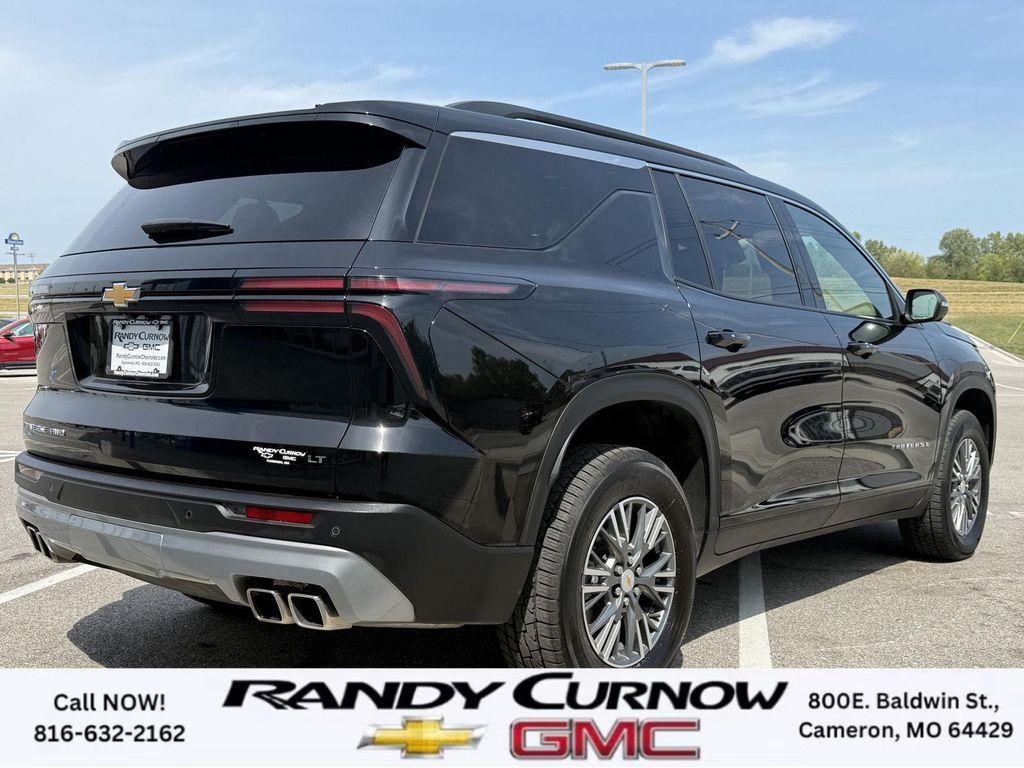 used 2024 Chevrolet Traverse car, priced at $37,898