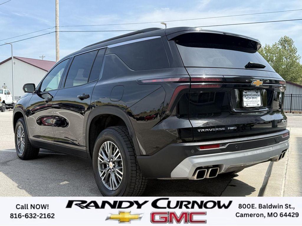 used 2024 Chevrolet Traverse car, priced at $37,898