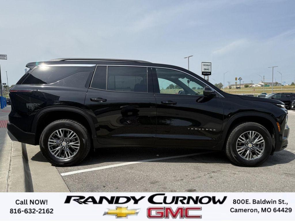 used 2024 Chevrolet Traverse car, priced at $37,898