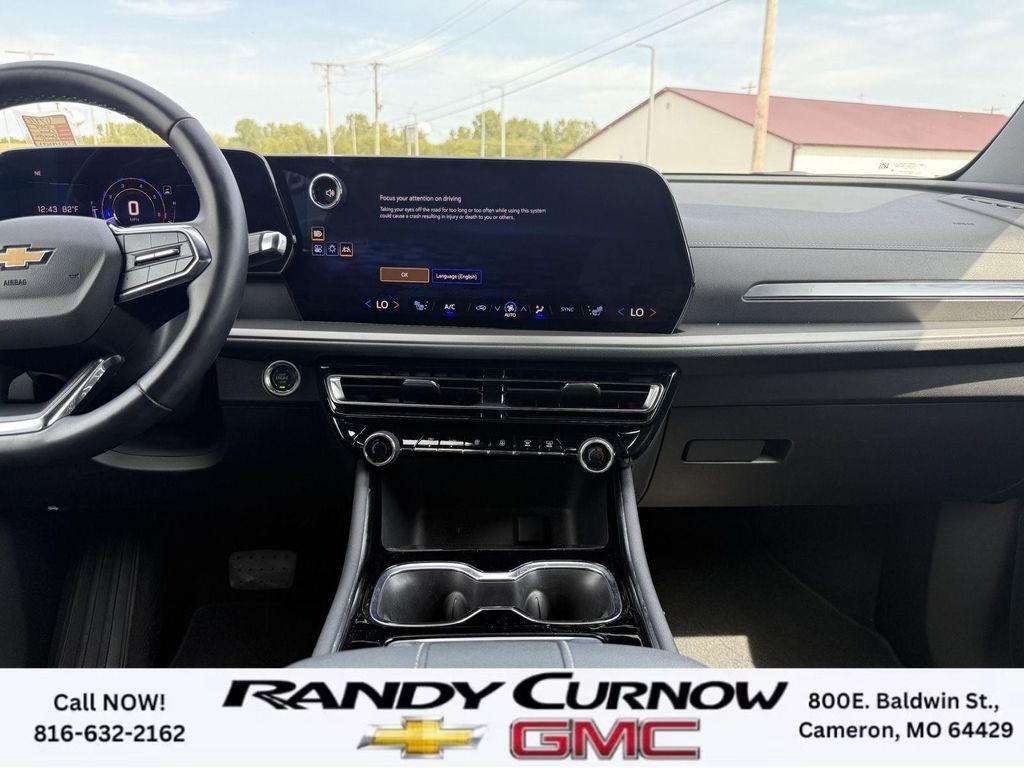 used 2024 Chevrolet Traverse car, priced at $37,898