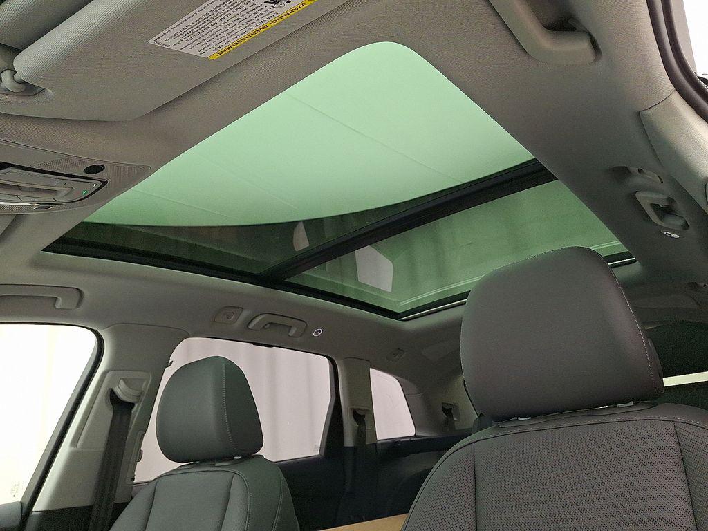 new 2025 Audi Q7 car, priced at $76,990