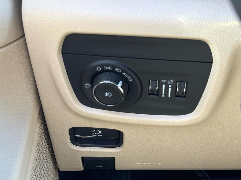 used 2023 Jeep Grand Cherokee car, priced at $27,500