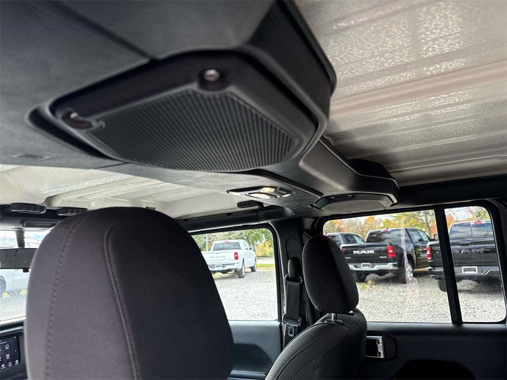 used 2021 Jeep Wrangler Unlimited car, priced at $28,000