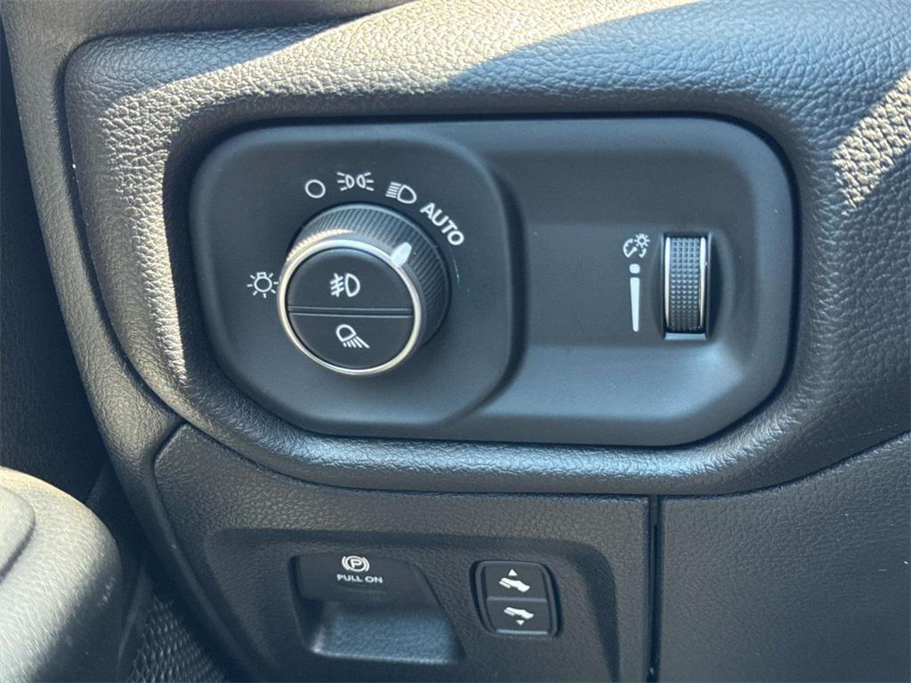 new 2025 Ram 1500 car, priced at $52,737