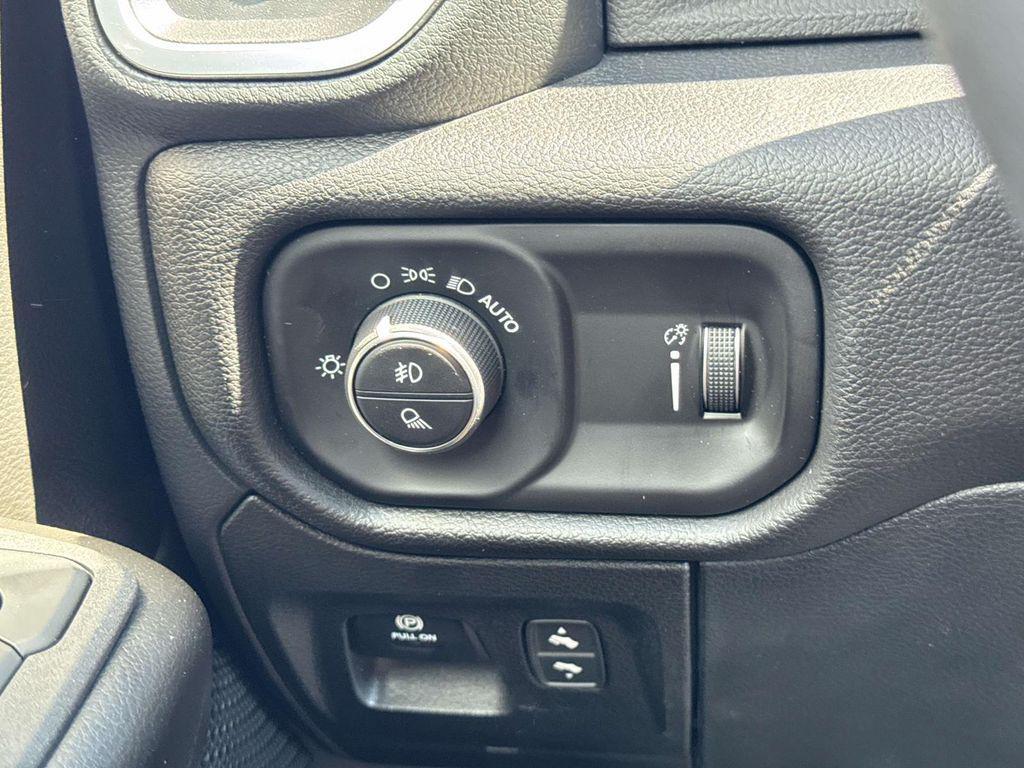 new 2025 Ram 1500 car, priced at $46,680