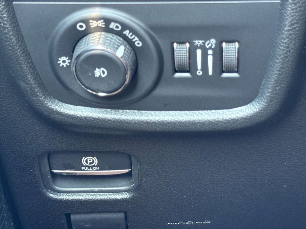 new 2025 Jeep Grand Cherokee car, priced at $51,375