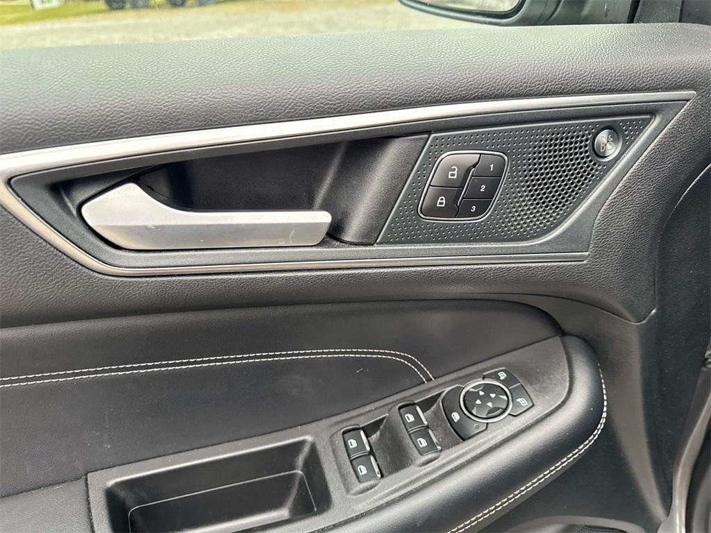 used 2024 Ford Edge car, priced at $24,500