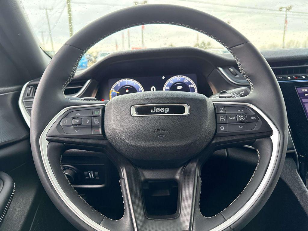 used 2024 Jeep Grand Cherokee car, priced at $33,299