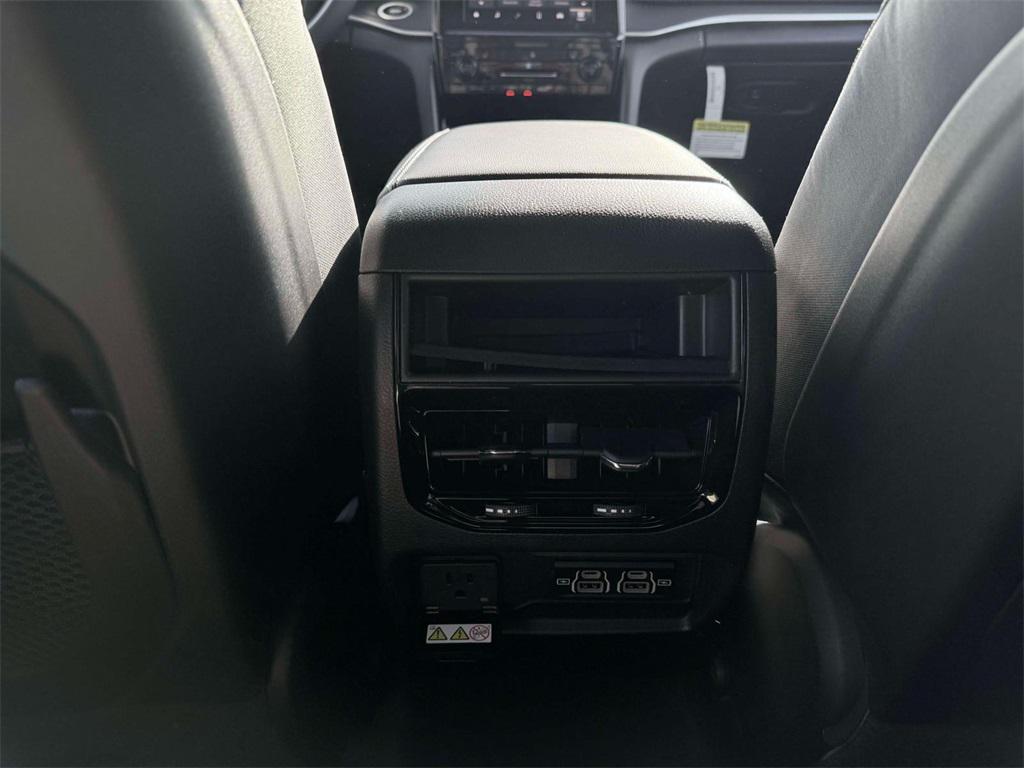 new 2025 Jeep Grand Cherokee car, priced at $41,136