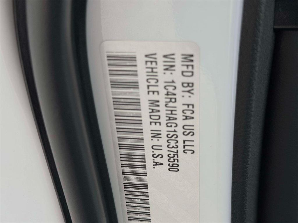 new 2025 Jeep Grand Cherokee car, priced at $41,136