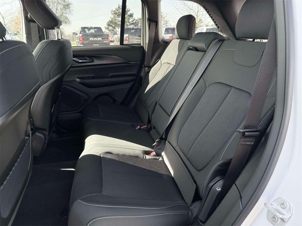 new 2025 Jeep Grand Cherokee car, priced at $41,136