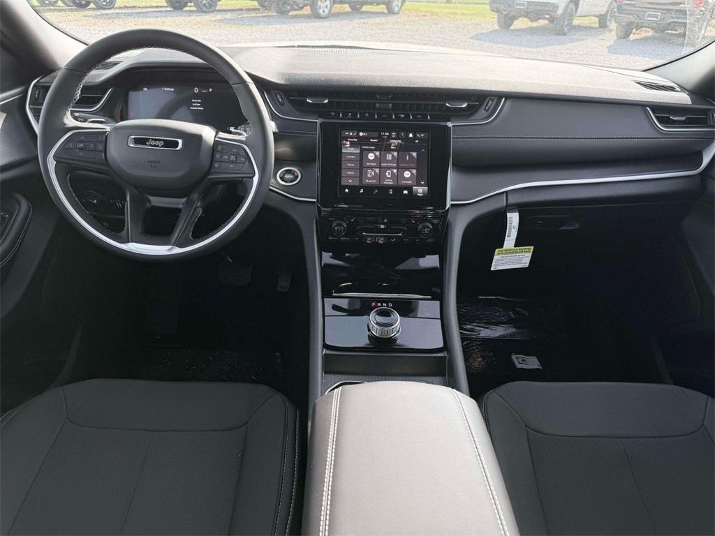 new 2025 Jeep Grand Cherokee car, priced at $41,136