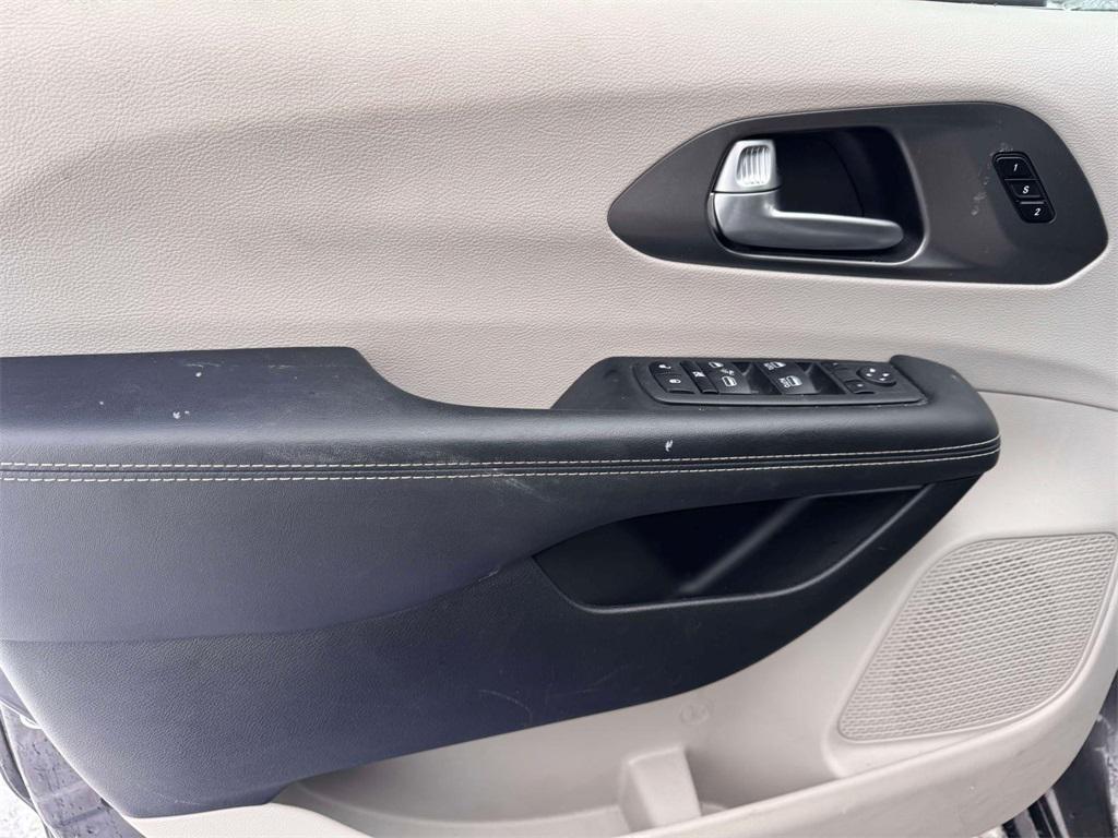 used 2023 Chrysler Pacifica car, priced at $23,400