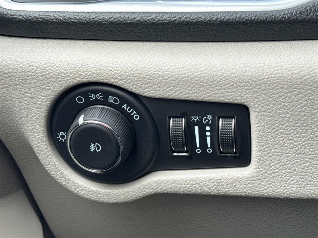 used 2024 Chrysler Pacifica car, priced at $34,000