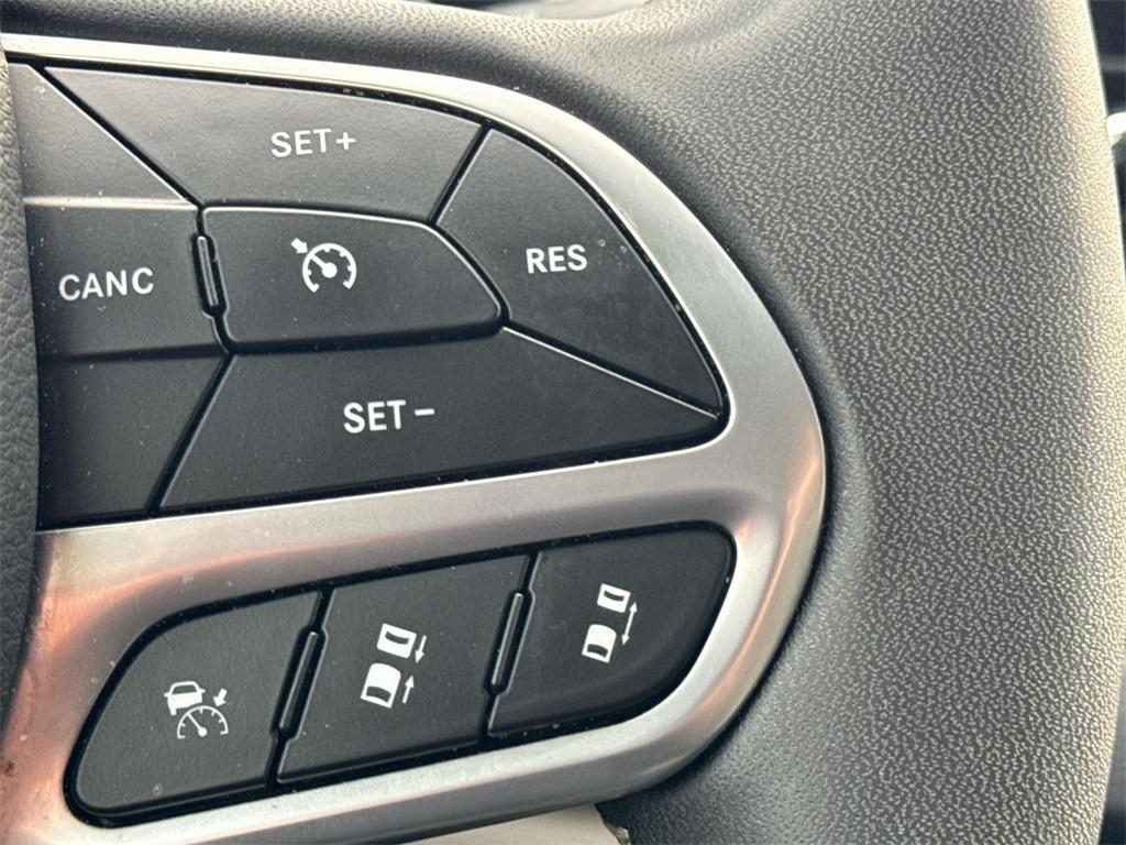 used 2024 Chrysler Pacifica car, priced at $29,800