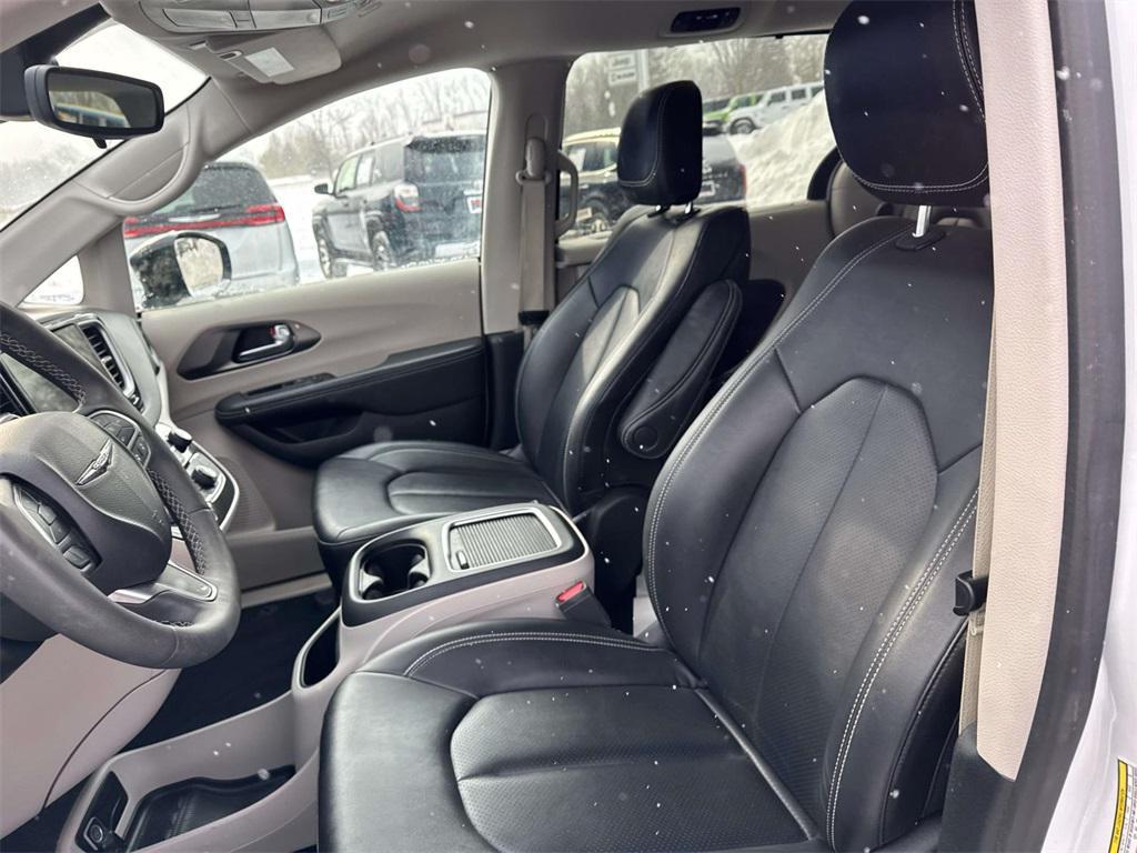 used 2024 Chrysler Pacifica car, priced at $29,800