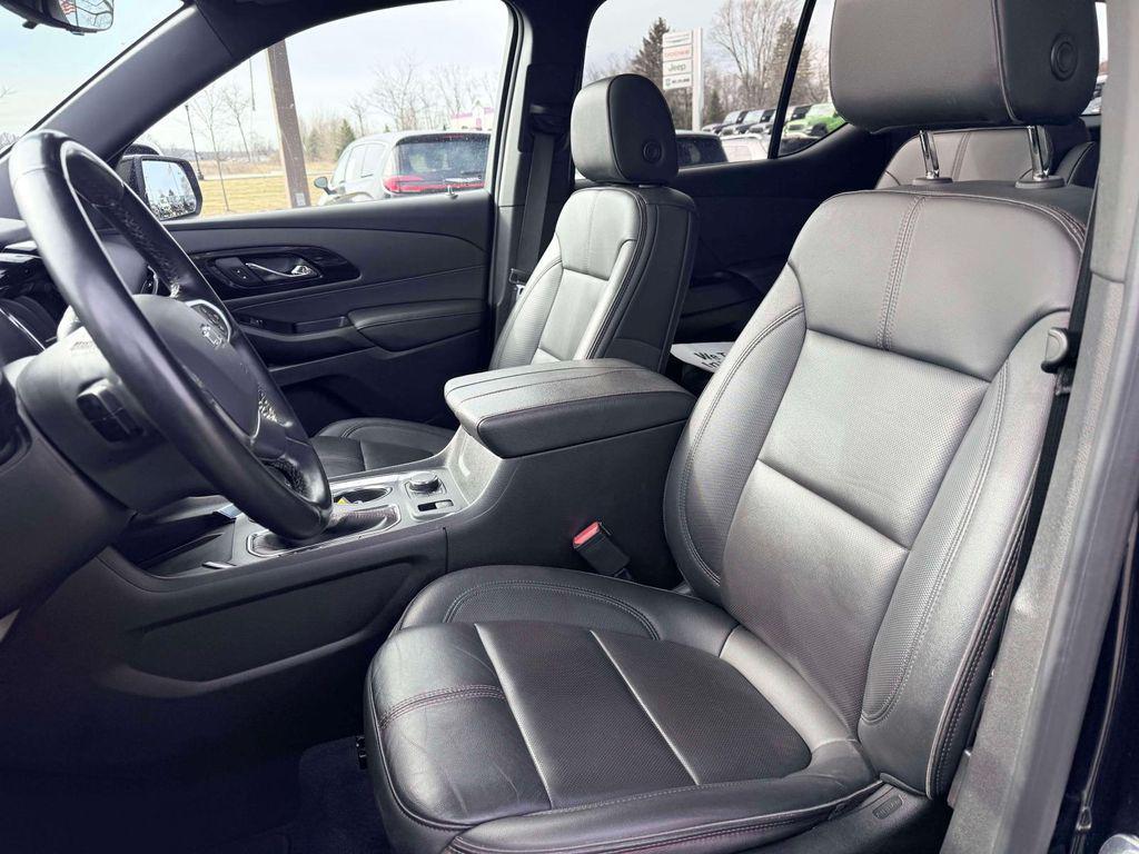 used 2023 Chevrolet Traverse car, priced at $29,799