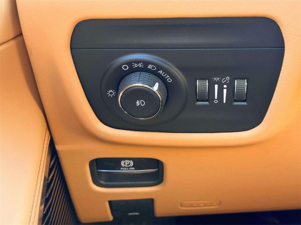 new 2025 Jeep Grand Cherokee car, priced at $63,000