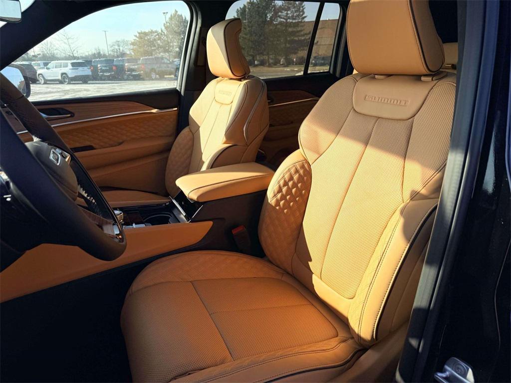 new 2025 Jeep Grand Cherokee car, priced at $63,000