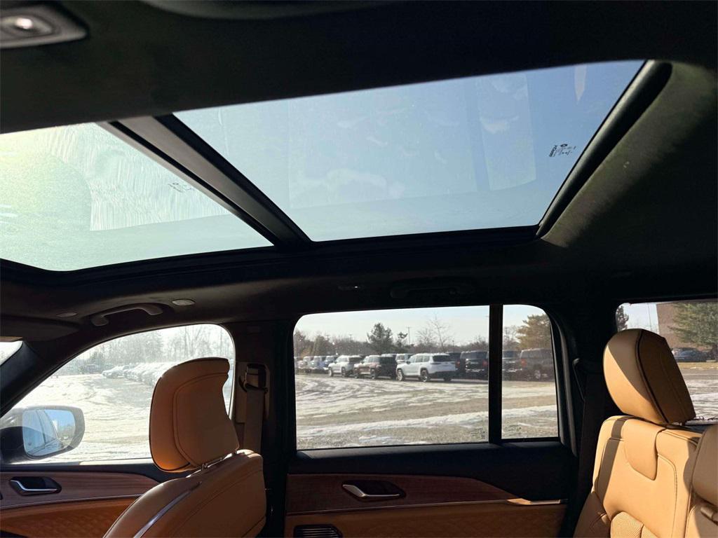 new 2025 Jeep Grand Cherokee car, priced at $63,000