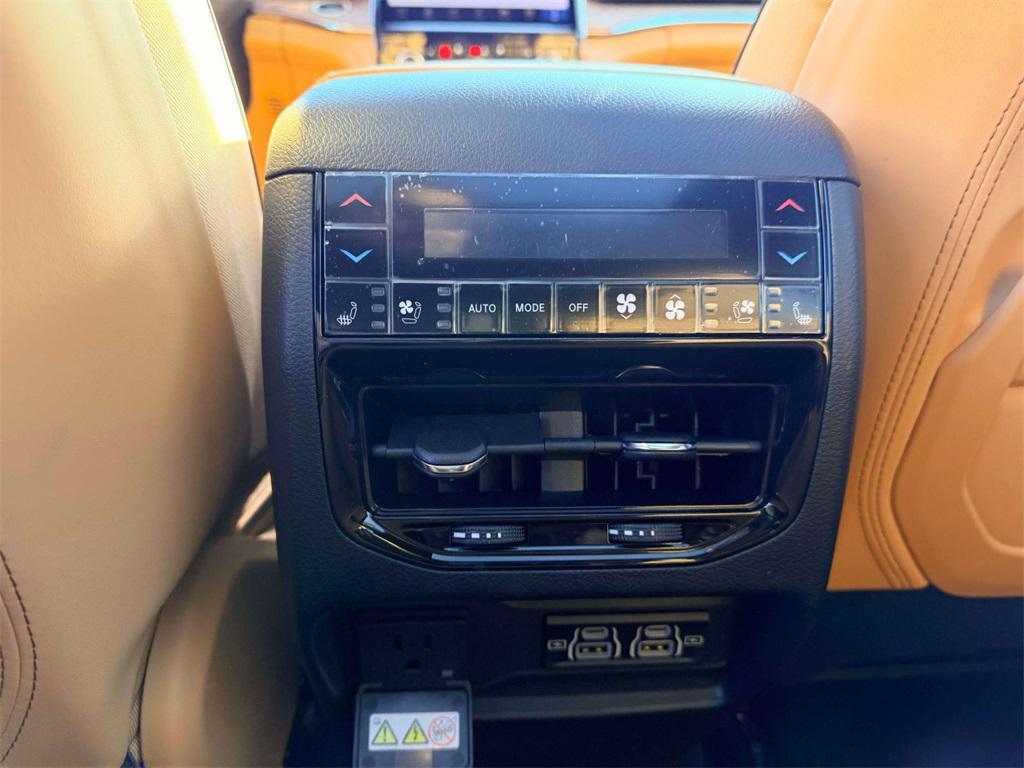 new 2025 Jeep Grand Cherokee car, priced at $63,000